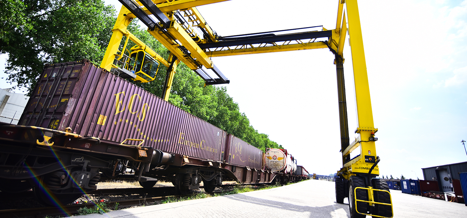 Renovierung von Terminal und Sicherung des Bahnübergangs